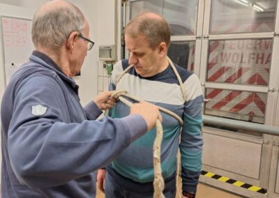 Knoten üben Senioren Feuerwehr Nothfelden